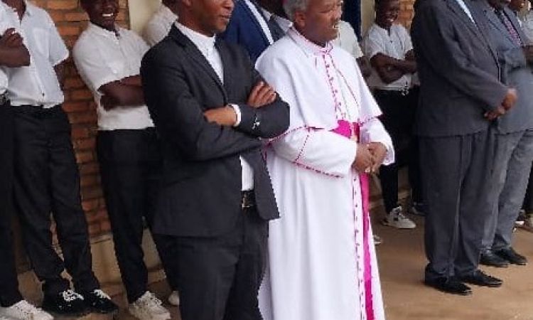 CELEBRATION DE LA FETE DE LA MAISON  AU PETIT SEMINAIRE SAINT PIERRE APOTRE DE MIKA